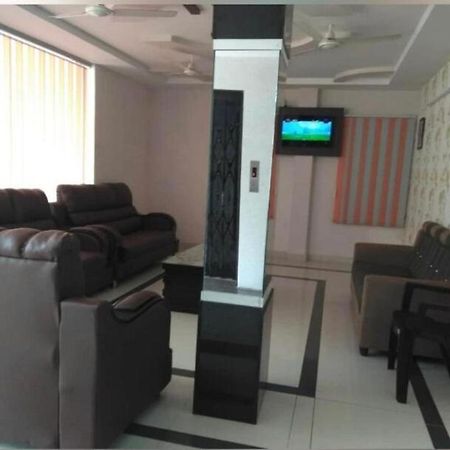 Oyo Flagship 80855 Hotel R Grand Vijayawāda 外观 照片