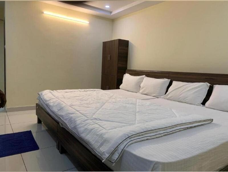 Oyo Flagship 80855 Hotel R Grand Vijayawāda 外观 照片