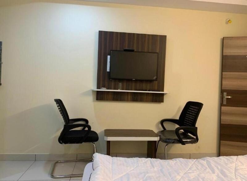 Oyo Flagship 80855 Hotel R Grand Vijayawāda 外观 照片