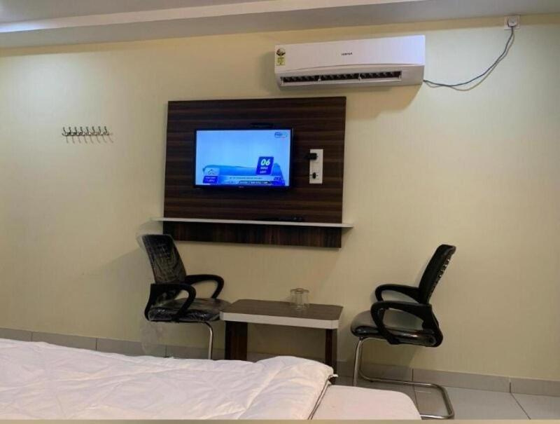 Oyo Flagship 80855 Hotel R Grand Vijayawāda 外观 照片