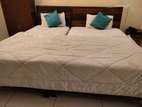 Oyo Flagship 80855 Hotel R Grand Vijayawāda 外观 照片